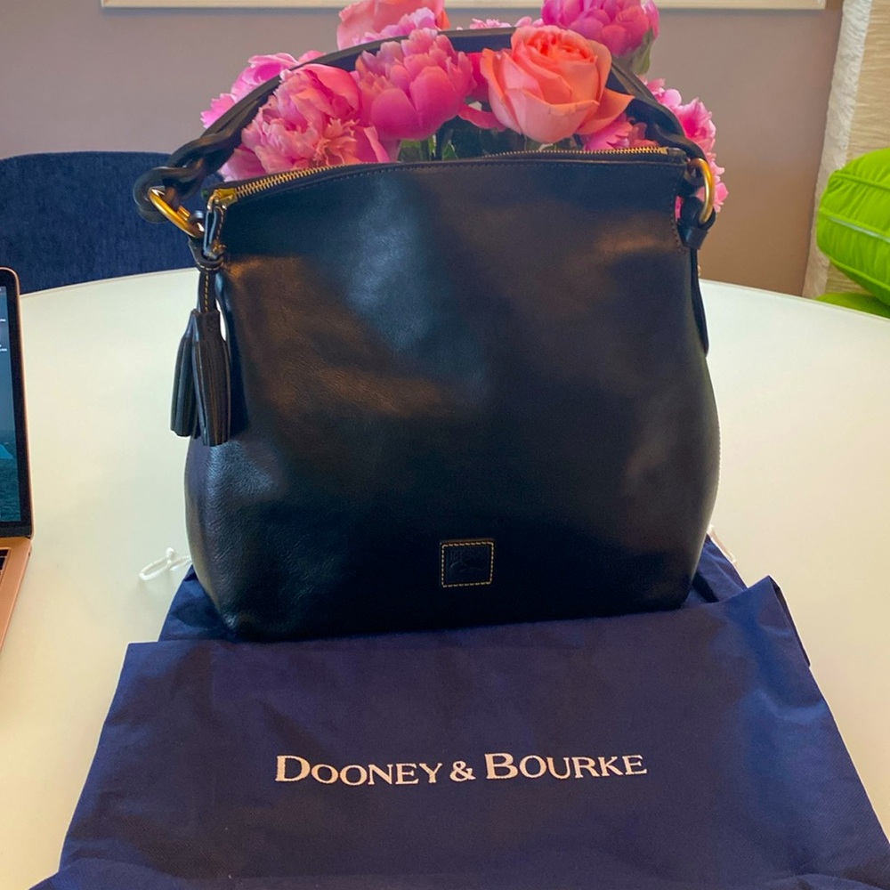Dooney and Bourke Florentine twist strap hobo in black